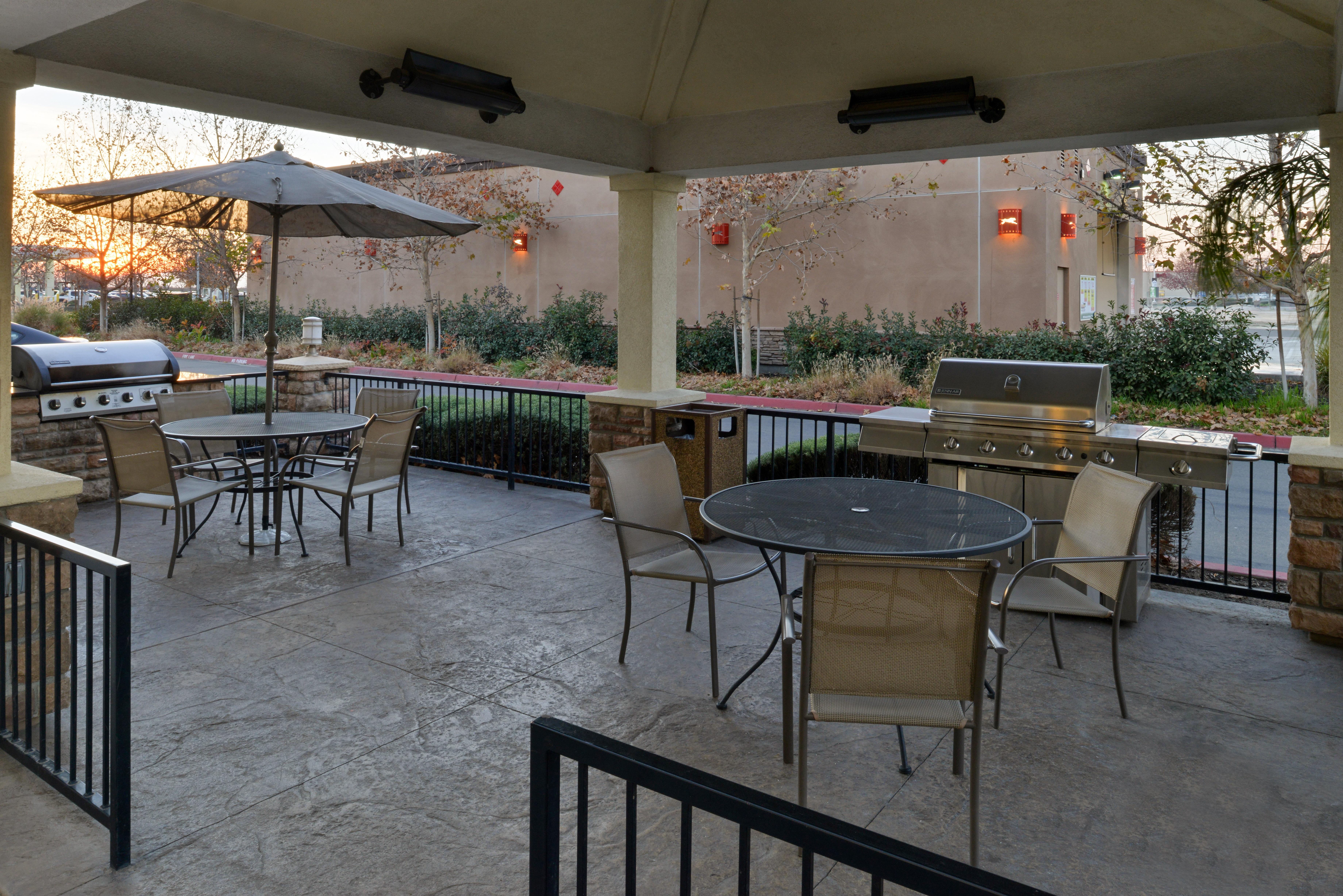 Candlewood Suites Turlock By Ihg Esterno foto