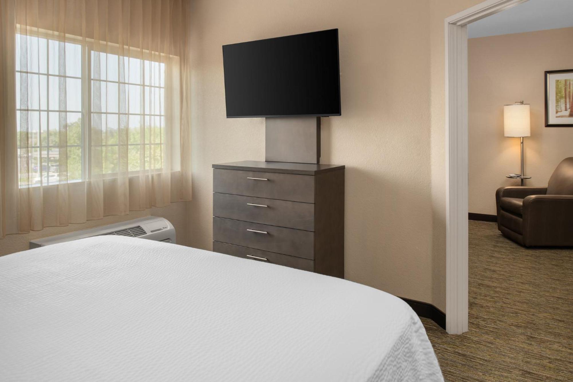 Candlewood Suites Turlock By Ihg Esterno foto