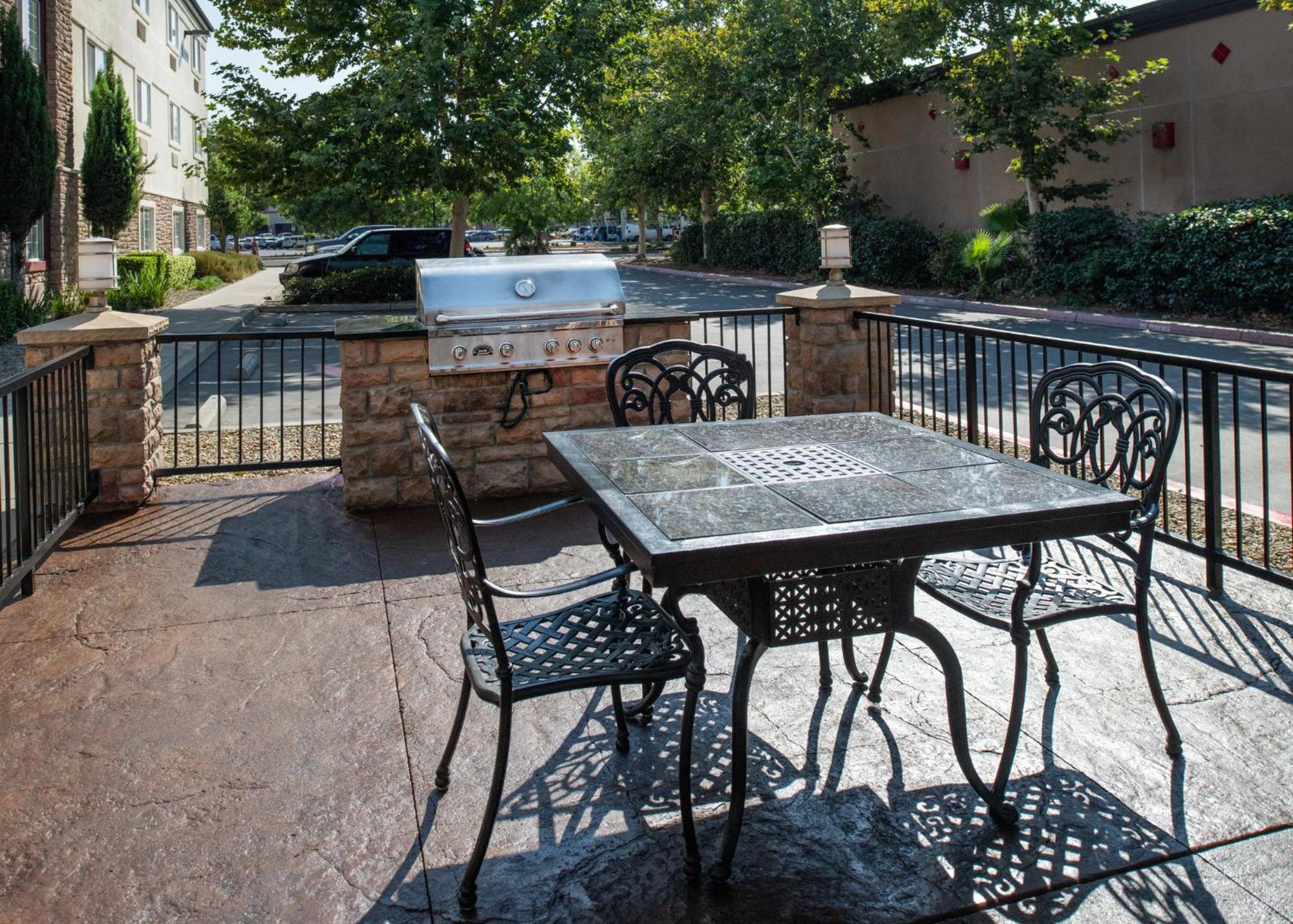 Candlewood Suites Turlock By Ihg Esterno foto