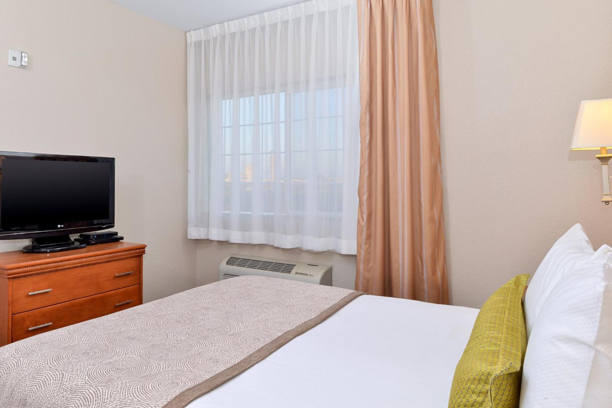 Candlewood Suites Turlock By Ihg Esterno foto